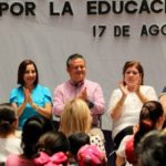 Entregan Ayuntamiento y DIF Tuxtla, mochilas del programa Padrinos por la Educación