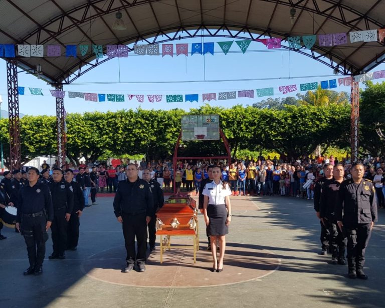 SSyPC rinde homenaje póstumo a policía estatal fronterizo