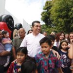 Junto a cientos de familias, festeja Rutilio Escandón el Día de Reyes