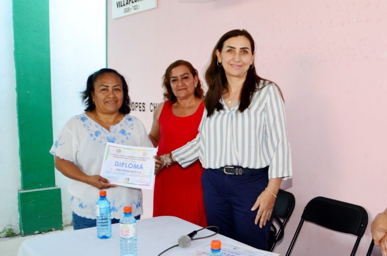 DIF Villaflores, Clausura Cursos-Talleres de Cultora de Belleza y Corte y Confección.