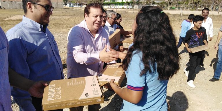 Inaugura Mariano Rosales dos aulas en escuela Telesecundaria en La Sirena.