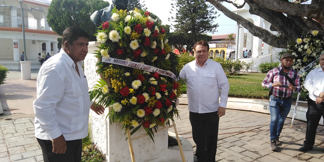 Mariano Rosales asiste como invitado a conmemoración del natalicio de Benito Juárez García.