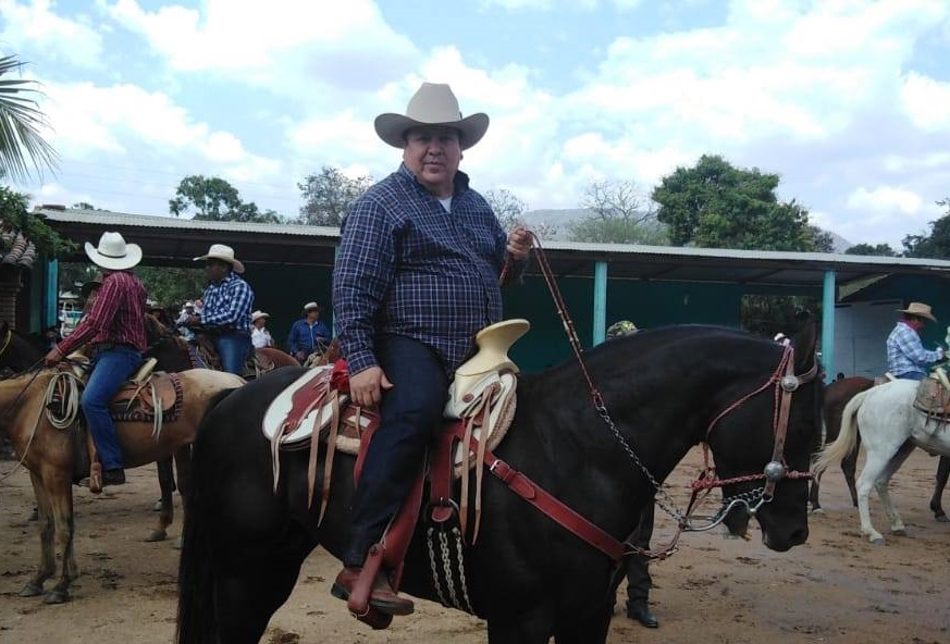 Acude Mariano Rosales a cabalgata en el ejido Cuauhtémoc