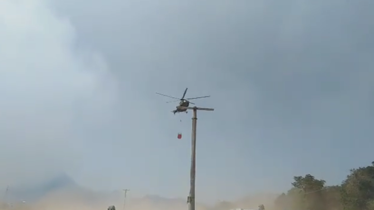 Continua el combate al incendio del cerro Nambiyuguá en Villaflores