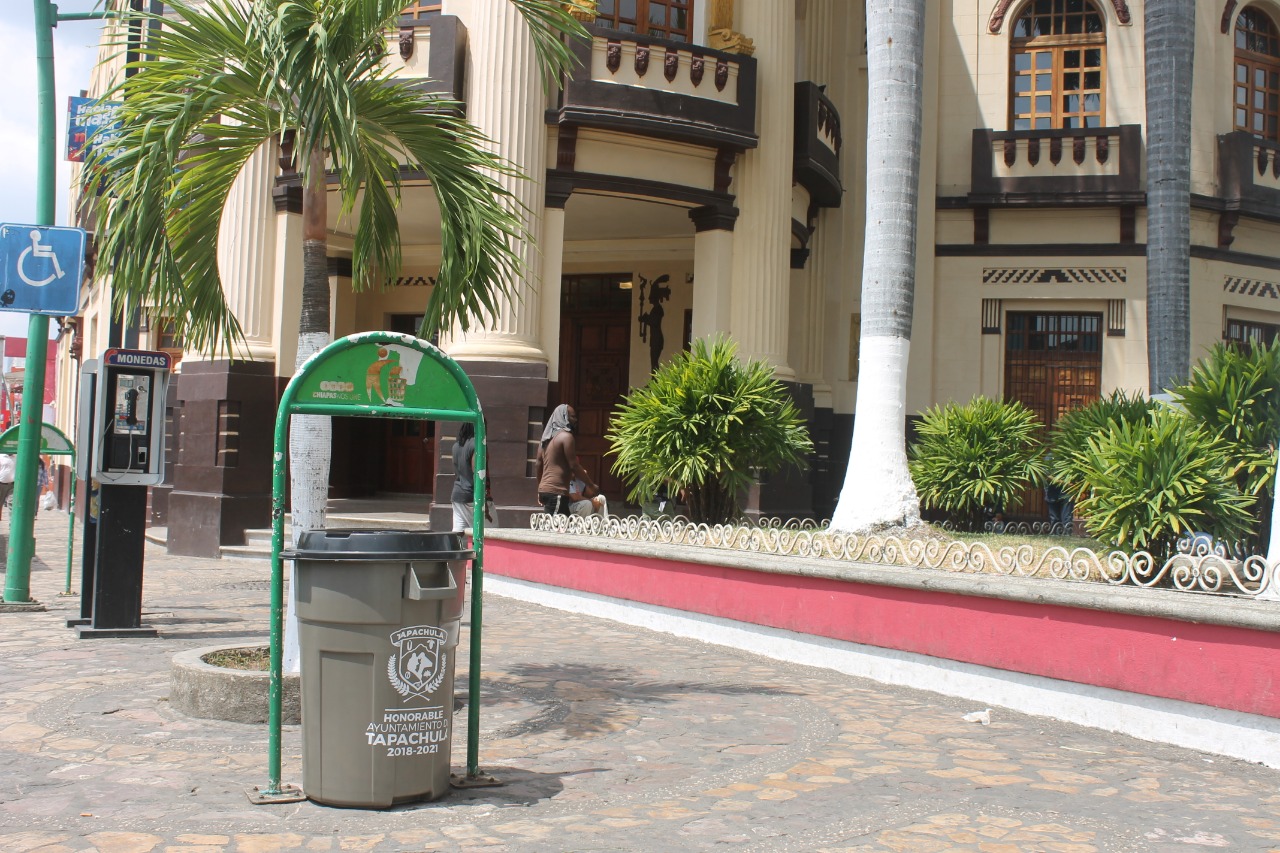 Los depósitos fueron donados por Canaco- Servytur… Instala Ayuntamiento contenedores de basura peatonales en el centro histórico