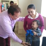 Mariano Rosales visita a niños en el hospital Bicentenario de Villaflores