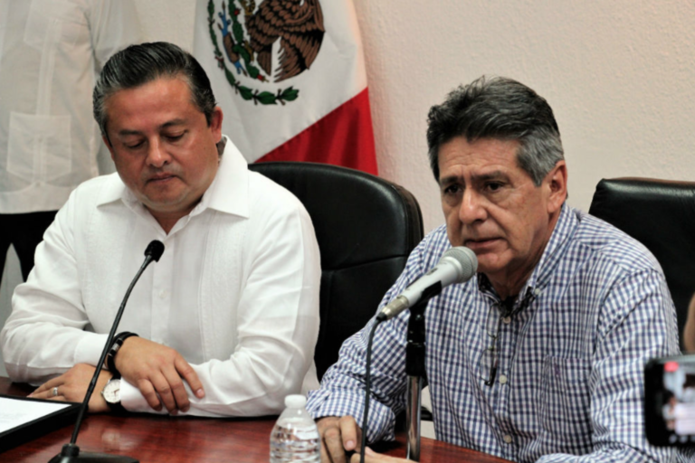 Carlos Morales le quitó los desayunos escolares a los niños tuxtlecos  para pagar deudas; pero él si cobró completito su aguinaldo