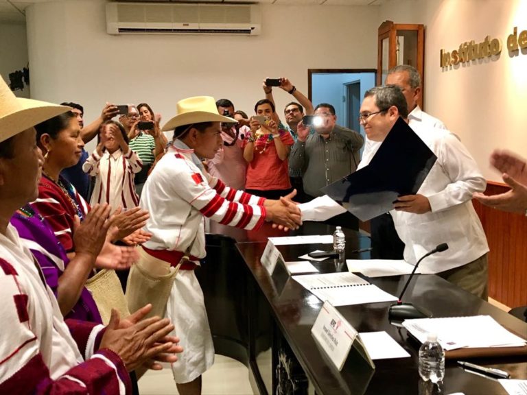 Entrega IEPC constancia de mayoría y validez a las autoridades electas en el municipio de Oxchuc