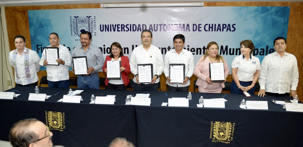 Firma UNACH convenio de colaboración con 5 ayuntamientos