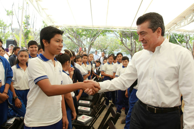 La educación reivindica a la sociedad y es fundamental en el progreso de Chiapas: Rutilio