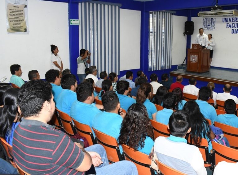 Presentan docentes de la UNACH libro sobre enfermedades infecciosas en México