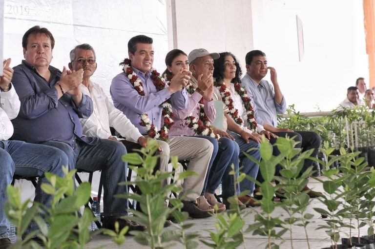 Beneficia Rutilio Escandón a más de 5 mil campesinos de la Frailesca con seguro catastrófico