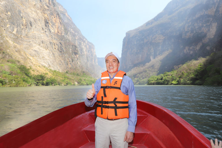 Supervisa Rutilio Escandón trabajos de limpieza en el Cañón del Sumidero