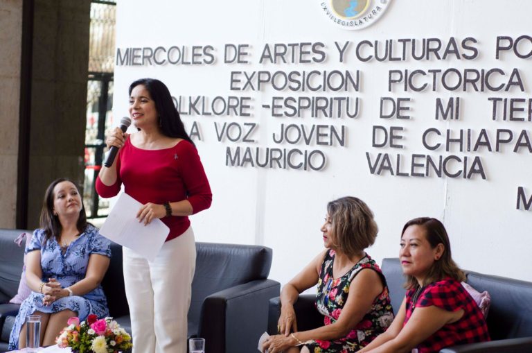 Exponen “Folklore- Espíritu de mi Tierra” en Congreso del Estado