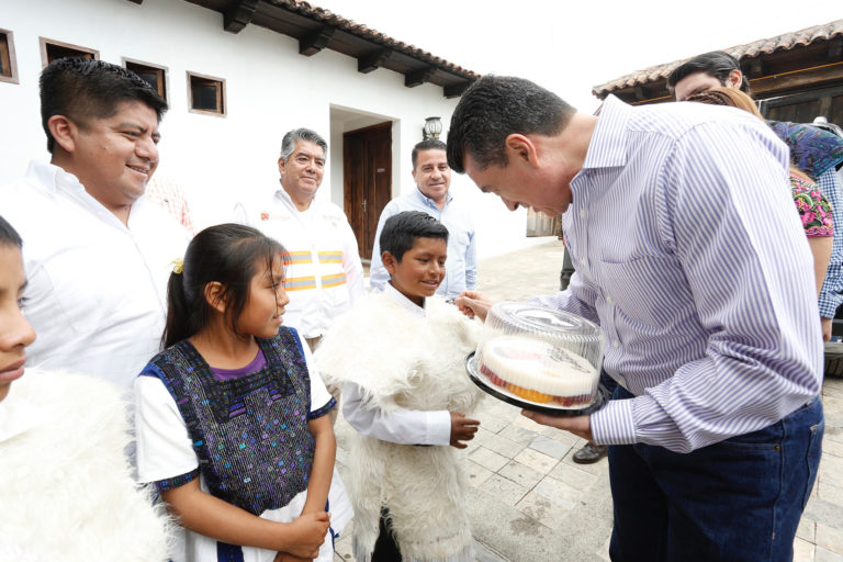 Inaugura Rutilio Escandón Tianguis Orgánico de Corazón, en San Cristóbal de Las Casas