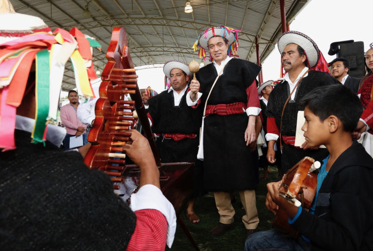 Rutilio Escandón da inicio a construcción de viviendas en Larráinzar