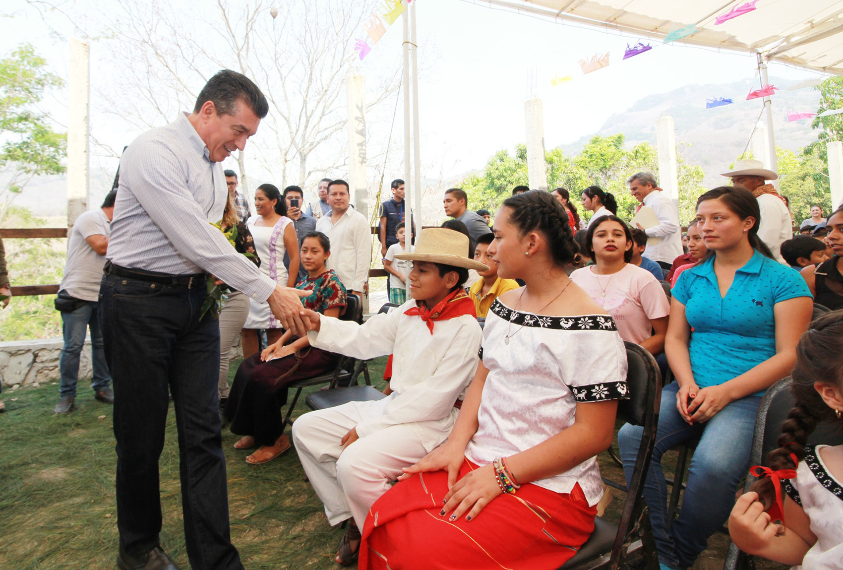 Encabeza Rutilio Escandón Festival de la Niñez Indígena Zoque-Tsotsil en Copainalá