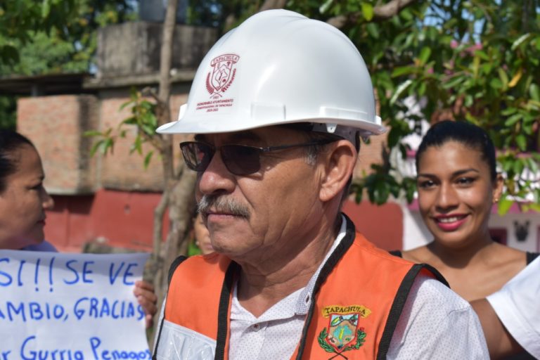 EL PRESIDENTE MUNICIPAL, DR. ÓSCAR GURRÍA PENAGOS CONTINUÓ CON  EL BANDERAZO DE INICIO DE OBRAS DE BENEFICIO SOCIAL EN DIFERENTES COLONIAS Y EJIDOS DE TAPACHULA