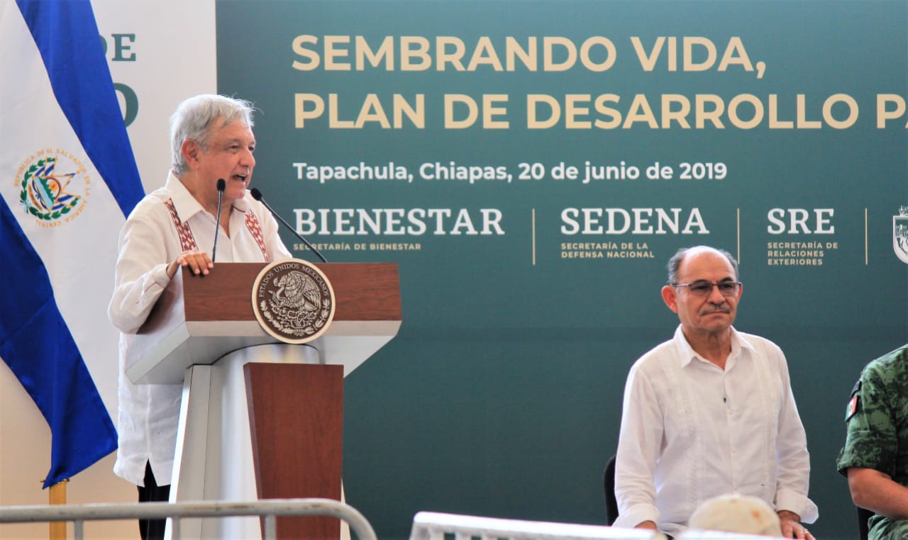El alcalde tapachulteco junto con el mandatario estatal, respaldaron las acciones que el Presidente de México ha emprendido en favor de la ciudadanía