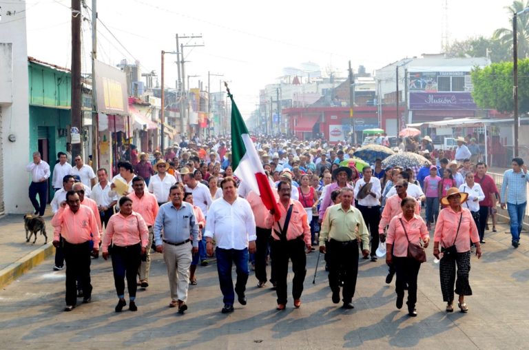 Seguiremos sembrando confianza y tranquilidad para Villaflores dijo Rosales Zuarth en el desfile del día del trabajo