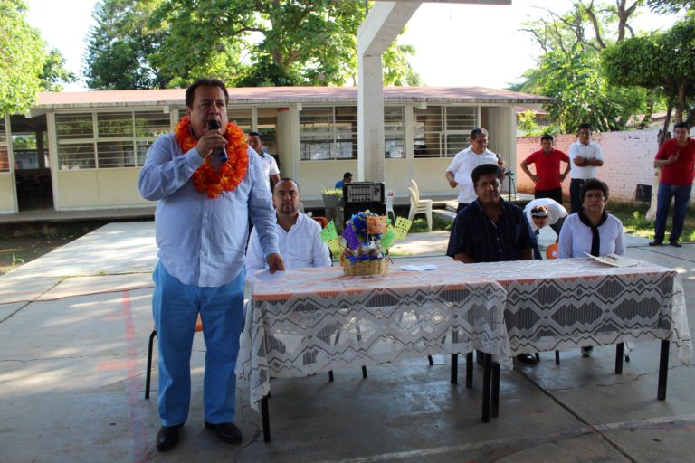 Mariano Rosales Zuarth visita la escuela primaria «Justo Sierra Méndez»