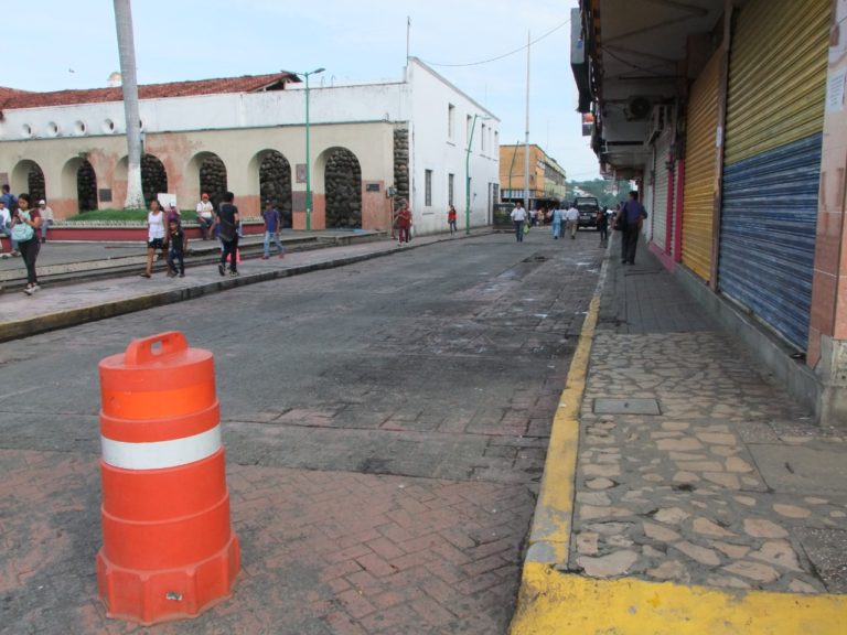 CON ACCIONES INTERSECRETARIALES REALIZAN OPERATIVO PARA LIBERAR EL PRIMER CUADRO DE LA CIUDAD DEL COMERCIO INFORMAL