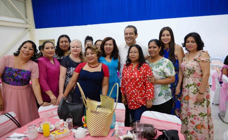 Celebran en la UNACH el Día de las Madres