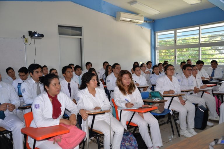 Destaca académico de la UNACH la importancia de capacitar a los futuros médicos en la detección de las enfermedades raras