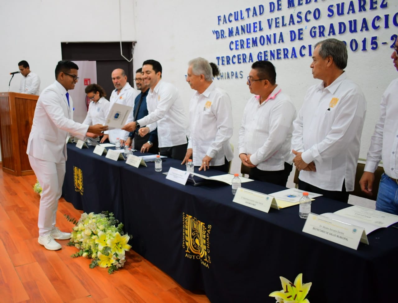 Egresa tercera generación de Médicos Cirujanos de la UNACH Campus Tapachula