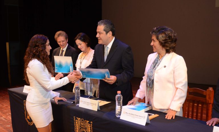 Celebra UNACH graduación de egresados de la Facultad de Medicina Humana