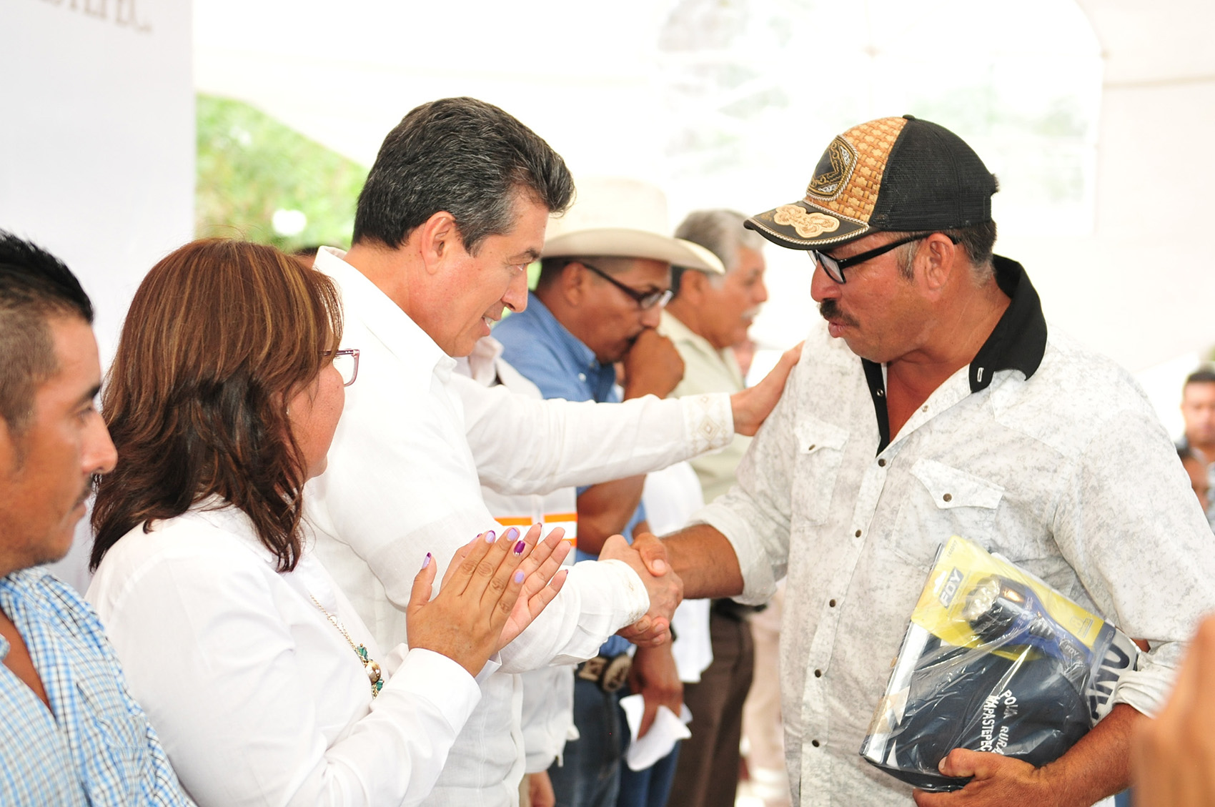 En Mapastepec, entrega Rutilio herramientas y vehículos a favor de la seguridad y la protección civil