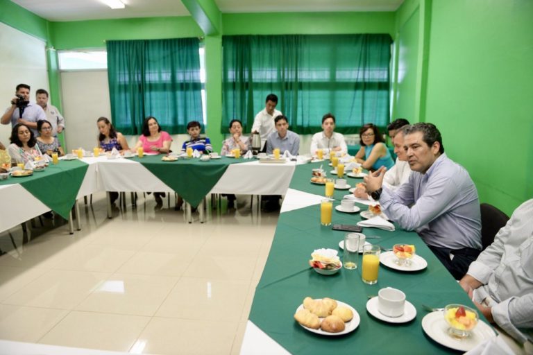 Se reúne el rector de la UNACH, Carlos F. Natarén Nandayapa, con la comunidad del Instituto de Biociencias