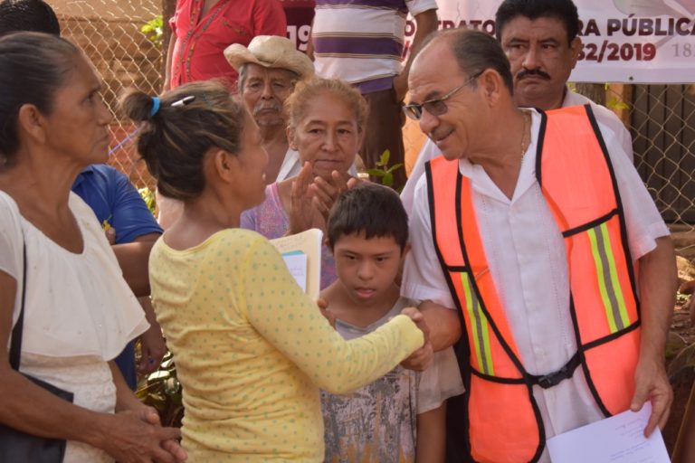 EL PRESIDENTE MUNICIPAL, DR. ÓSCAR GURRÍA PENAGOS, DIO BANDERAZO DE INICIO DE OBRAS EN COLONIAS DEL NORTE DE TAPACHULA