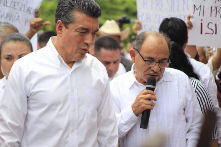 EL GOBERNADOR DEL ESTADO, DR. RUTILIO ESCANDÓN CADENAS Y EL PRESIDENTE MUNICIPAL, DR. ÓSCAR GURRÍA PENAGOS, INAUGURARON ALUMBRADO PÚBLICO EN FRACCIONAMIENTO LOS CAFETALES