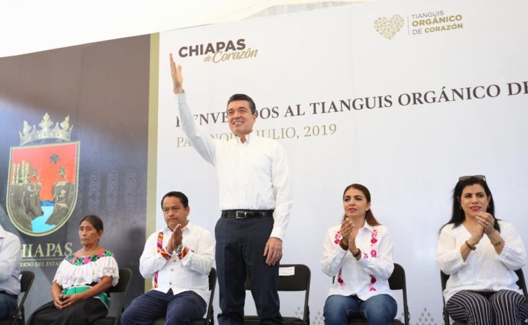 Inaugura Rutilio Escandón Tianguis Orgánico de Corazón para impulsar el trabajo de artesanos y productores