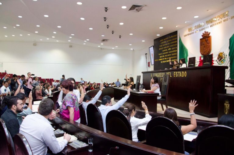 Congreso del Estado restituye derechos a integrantes del Ayuntamiento de Arriaga