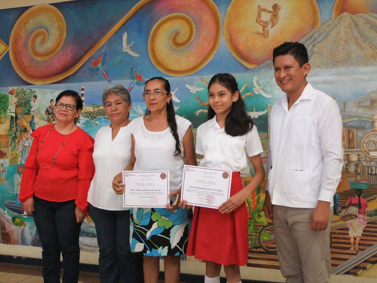 El Presidente Municipal de Tapachula reconoce a estudiantes destacados