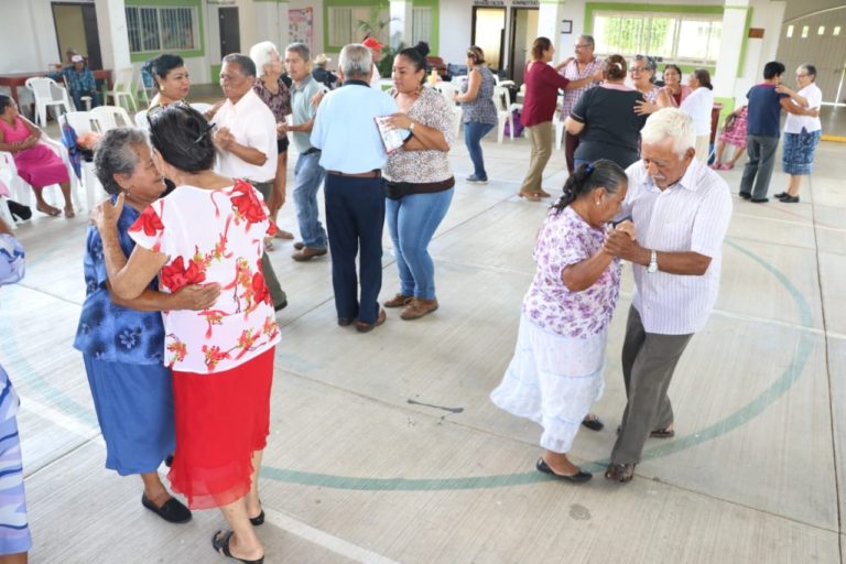 Activa DIF Municipal talleres culturales y de alfabetización en Casa de Día