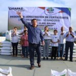 Entrega Mariano Rosales Zuarth en tiempo y forma fertilizantes a 10 mil productores agrícolas de Villaflores