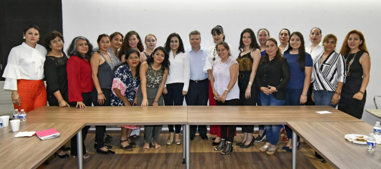 Se reúne Ismael Brito con mujeres altruistas y empresarias