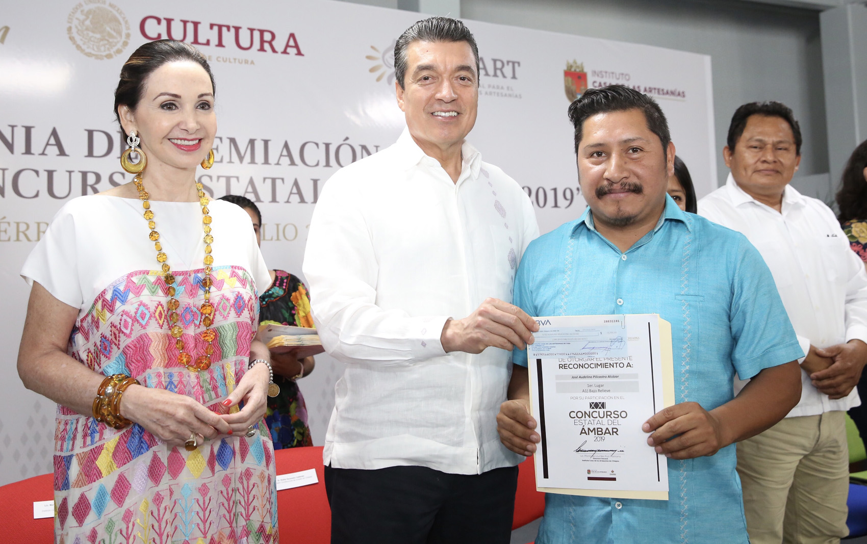 Reconoce Rutilio Escandón a ganadores del XXI Concurso Estatal del Ámbar 2019