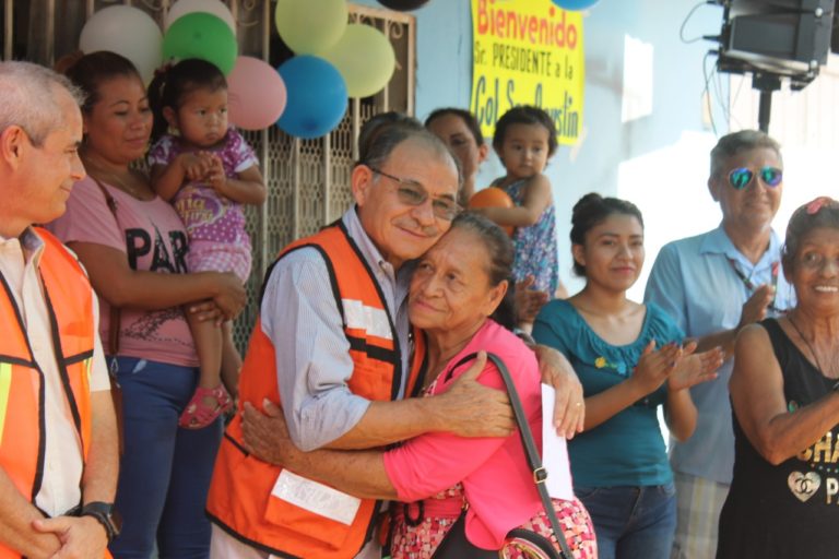 EL PRESIDENTE MUNICIPAL, DR. ÓSCAR GURRÍA PENAGOS CONTINUA CON  OBRAS EN COLONIAS DE TAPACHULA