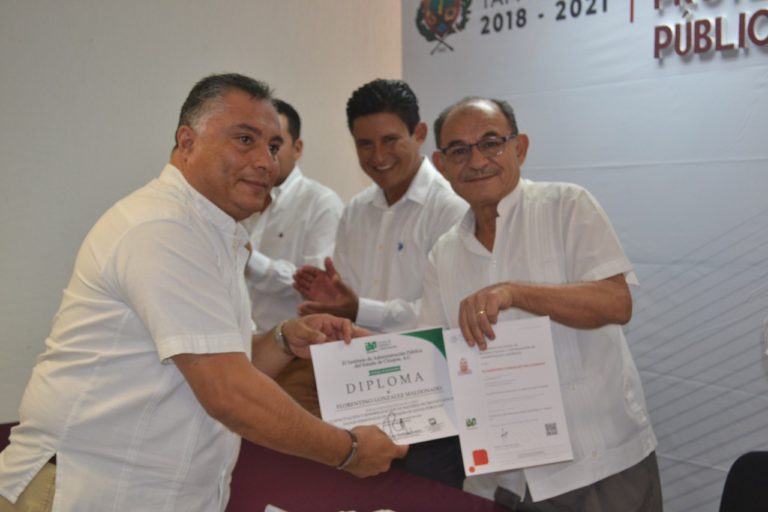 EDIL ÓSCAR GURRÍA ENTREGA CERTIFICACIONES DE TRANSPARENCIA Y PROTECCIÓN DE DATOS PERSONALES