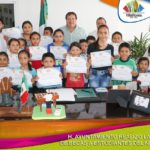 Entrega Mariano Rosales becas de verano a alumnos de Villaflores