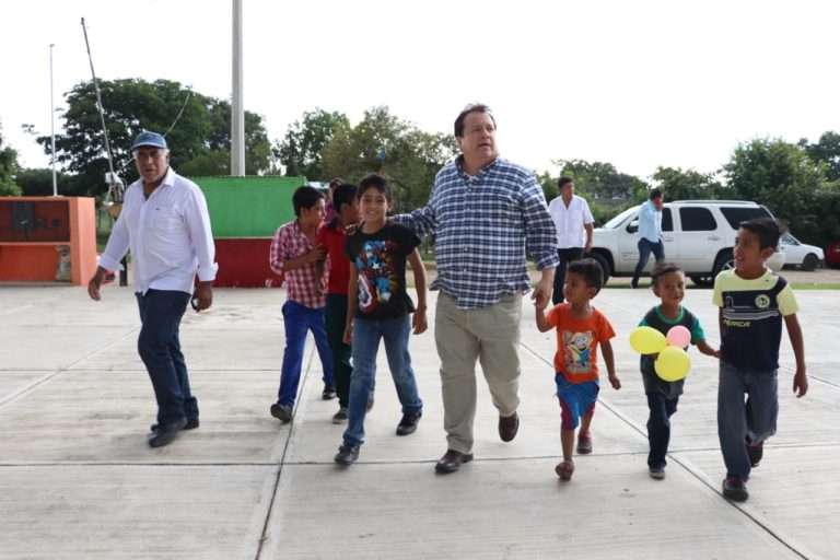 A PESAR DE LA LLUVIA MARIANO ROSALES ZUARTH ENTREGÓ EL QUINTO PARQUE