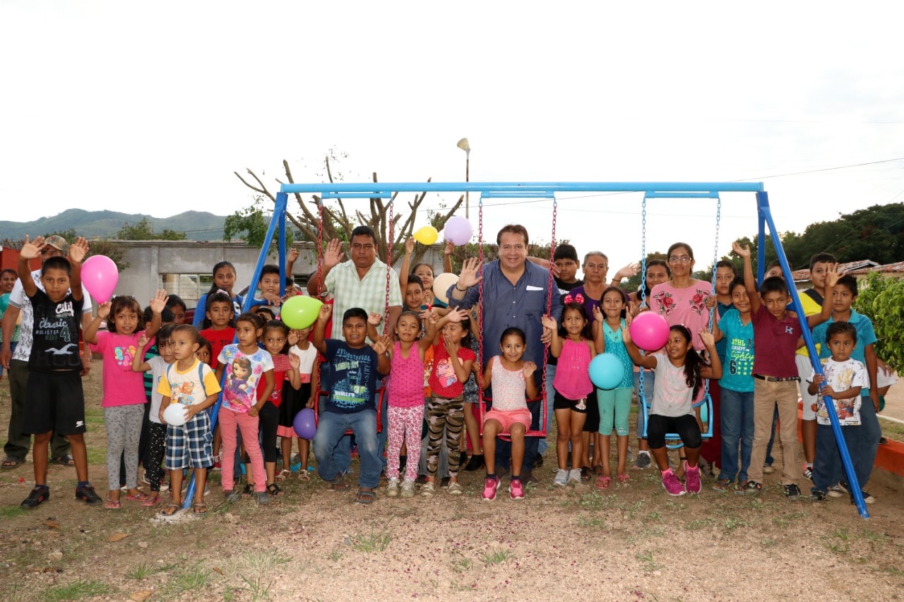 Hasta este día se van entregando 18 parques a los habitantes de las comunidades ejidales de Villaflores.