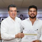 Entrega Rutilio Escandón reconocimientos a participantes del Noveno Parlamento Juvenil “Rosario Castellanos”