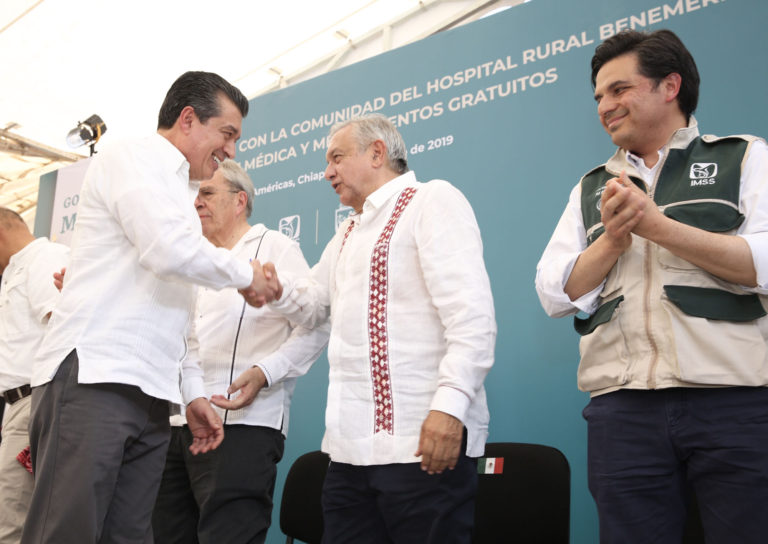 Acompaña Rutilio Escandón al presidente AMLO en recorrido a hospital de Benemérito de Las Américas