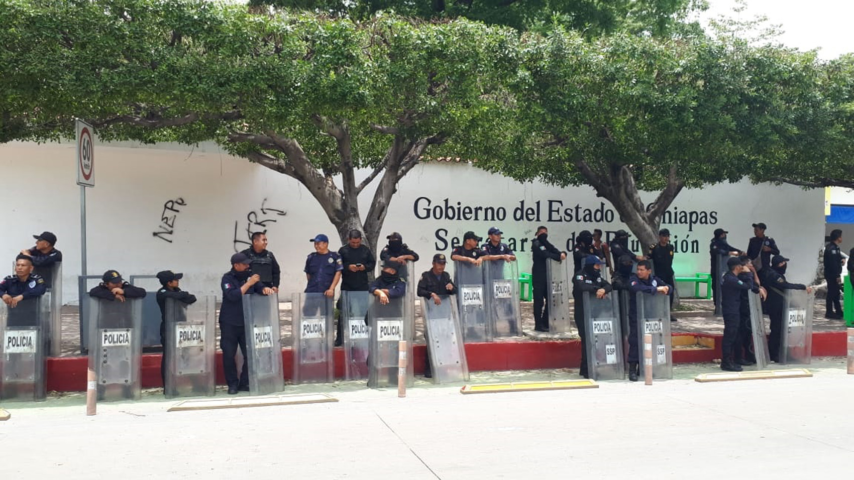 SSyPC desplegó policías en sedes de Cadena de Cambios y Ascensos del magisterio chiapaneco