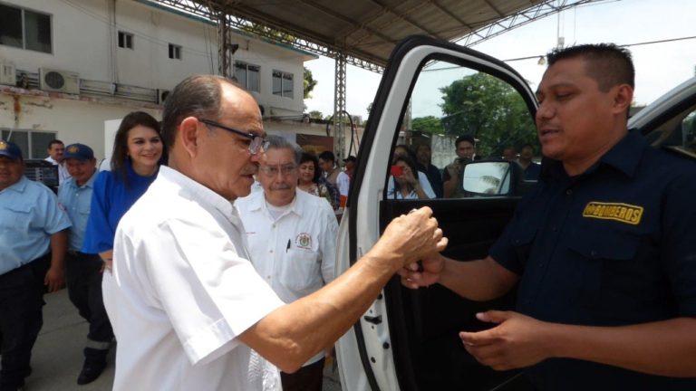 PROTECCIÓN CIVIL MUNICIPAL Y BOMBEROS RECIBIERON EQUIPO Y HERRAMIENTAS PARA EL MEJOR DESEMPEÑO DE SUS ACTIVIDADES